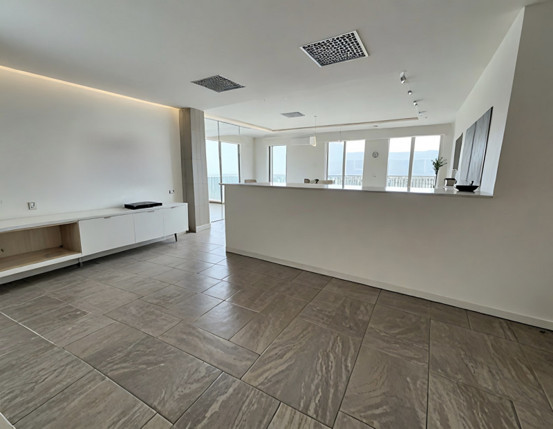 (Per INFO Roberto 3453195338) Sei alla ricerca di uno spazio professionale versatile e luminoso n...