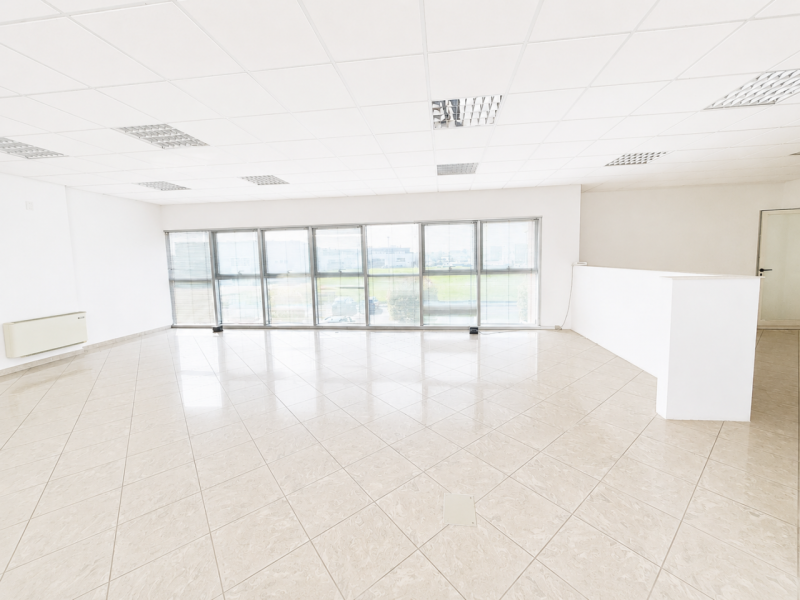 (Per INFO Roberto 3453195338) Sei alla ricerca di uno spazio professionale versatile e luminoso n...