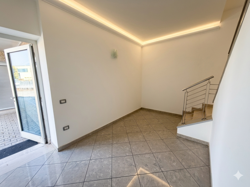 (Per INFO Roberto 3453195338) Sei alla ricerca di uno spazio professionale versatile e luminoso n...