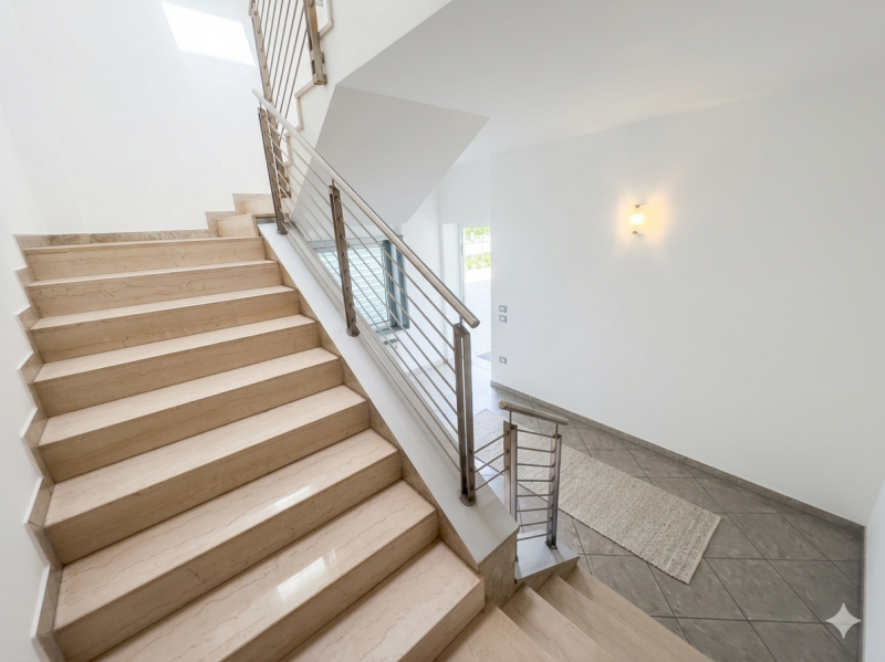 (Per INFO Roberto 3453195338) Sei alla ricerca di uno spazio professionale versatile e luminoso n...