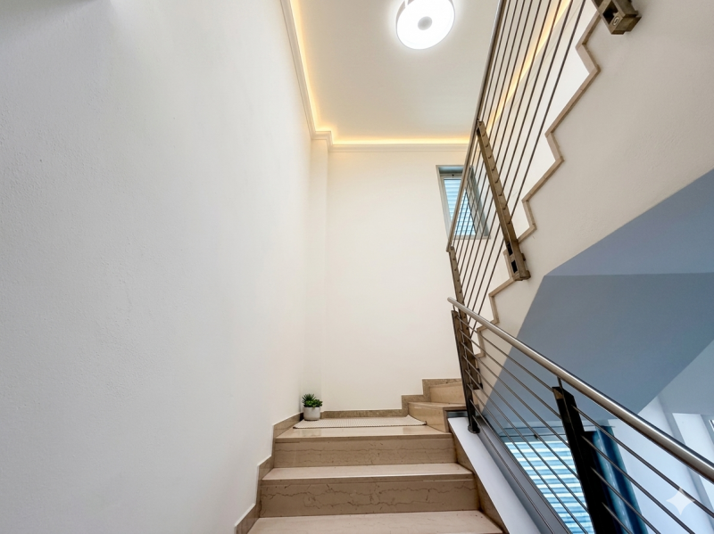 (Per INFO Roberto 3453195338) Sei alla ricerca di uno spazio professionale versatile e luminoso n...