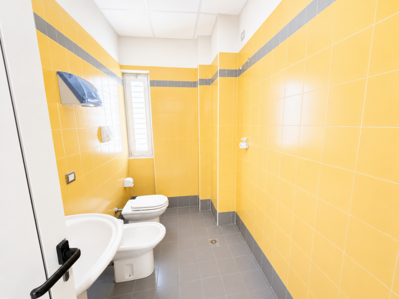 (Per INFO Roberto 3453195338) Sei alla ricerca di uno spazio professionale versatile e luminoso n...