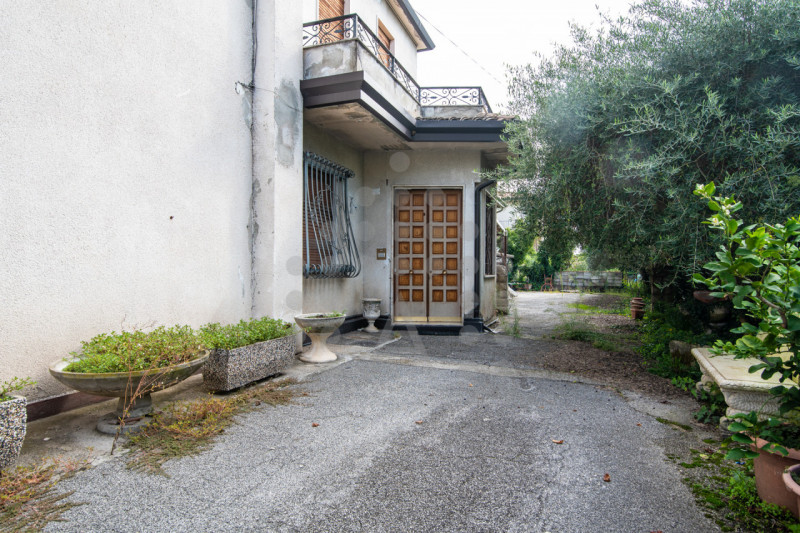 UN INTERO MONDO DA TRASFORMARE NEL CUORE DI TORREGLIA

Nel centro di Torreglia, dove tutto è a po...