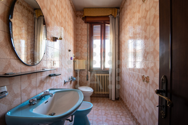 UN INTERO MONDO DA TRASFORMARE NEL CUORE DI TORREGLIA

Nel centro di Torreglia, dove tutto è a po...