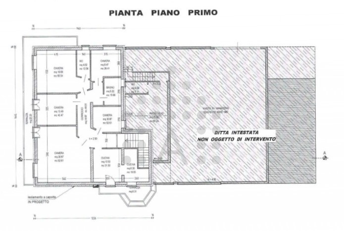 Torreglia centro – Fabbricato indipendente con negozio, abitazione, magazzini, garage e ampio sco...
