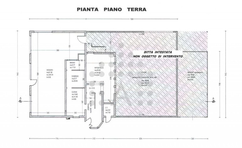 Torreglia centro – Fabbricato indipendente con negozio, abitazione, magazzini, garage e ampio sco...
