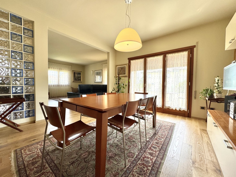 VISITE SOSPESE PER TRATTATIVA IN CORSO.


Breganze - Scopri questa splendida villa singola, situa...