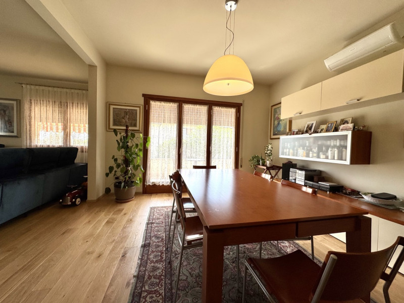 VISITE SOSPESE PER TRATTATIVA IN CORSO.


Breganze - Scopri questa splendida villa singola, situa...