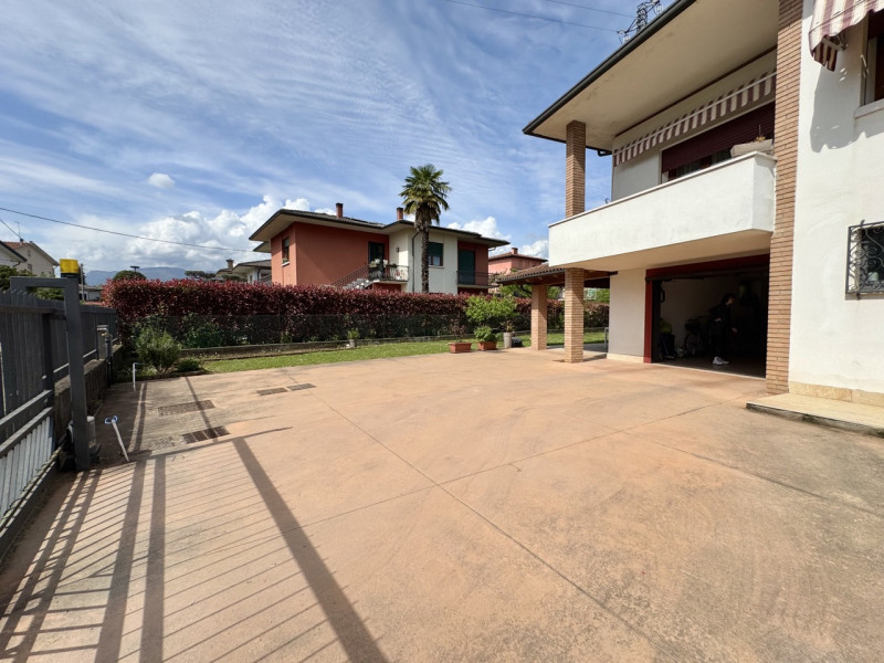 VISITE SOSPESE PER TRATTATIVA IN CORSO.


Breganze - Scopri questa splendida villa singola, situa...