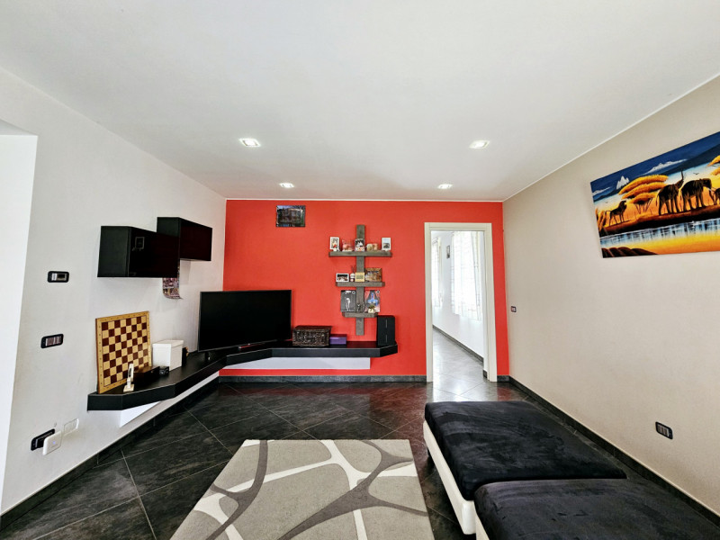 Ad Anguillara Veneta, proponiamo in vendita compendio immobiliare, attualmente suddiviso in due u...