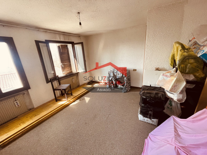 Scopri questa porzione di casa terracielo da ristrutturare situata in Contrada Ciscati, nel comun...