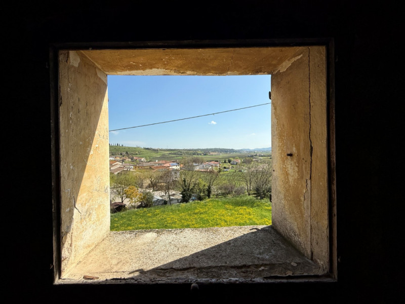 VILLA STORICA A VILLAGA DA RISTRUTTURARE CON VISTA STREPITOSA. EURO 165.000. CODICE 45280. POSSIB...