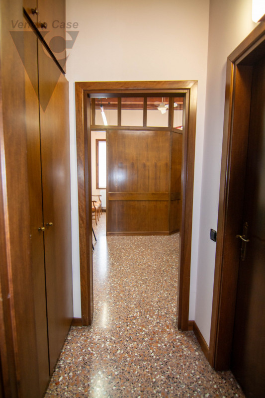 Nel cuore del centro storico di Piove di Sacco, proponiamo in vendita un ufficio/studio di alto p...