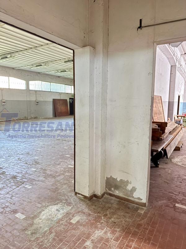 CONSELVE: struttura degli anni 70 dalle ampie dimensioni  , con possibilità di eventuale cambio d...