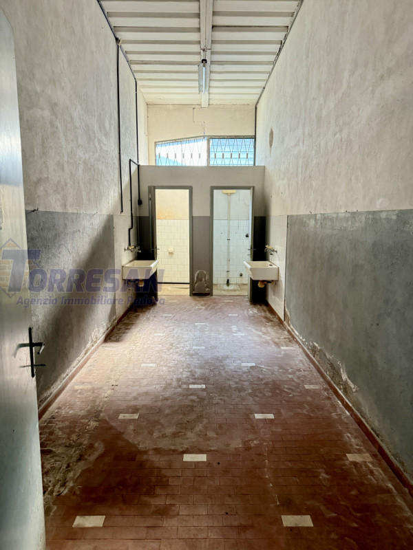 CONSELVE: struttura degli anni 70 dalle ampie dimensioni  , con possibilità di eventuale cambio d...