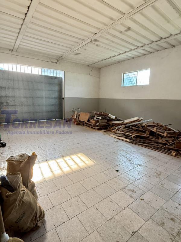 CONSELVE: struttura degli anni 70 dalle ampie dimensioni  , con possibilità di eventuale cambio d...