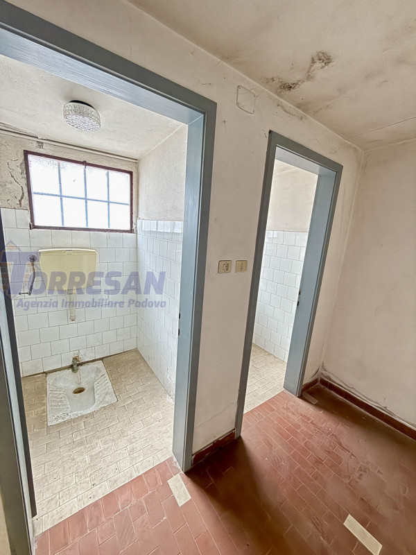 CONSELVE: struttura degli anni 70 dalle ampie dimensioni  , con possibilità di eventuale cambio d...