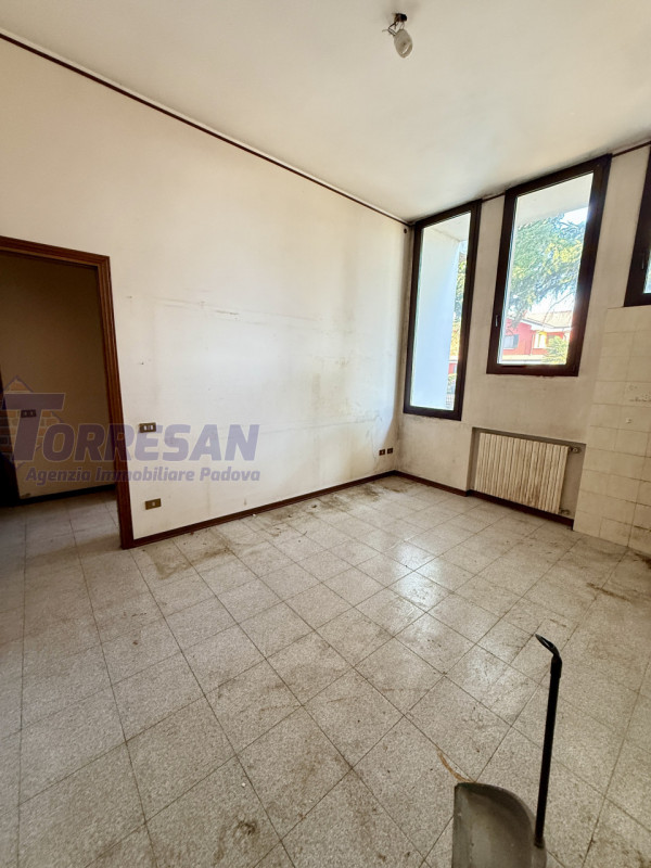 CONSELVE: struttura degli anni 70 dalle ampie dimensioni  , con possibilità di eventuale cambio d...