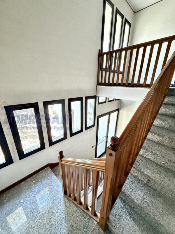 CONSELVE: struttura degli anni 70 dalle ampie dimensioni  , con possibilità di eventuale cambio d...