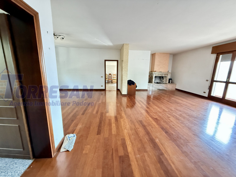 CONSELVE: struttura degli anni 70 dalle ampie dimensioni  , con possibilità di eventuale cambio d...