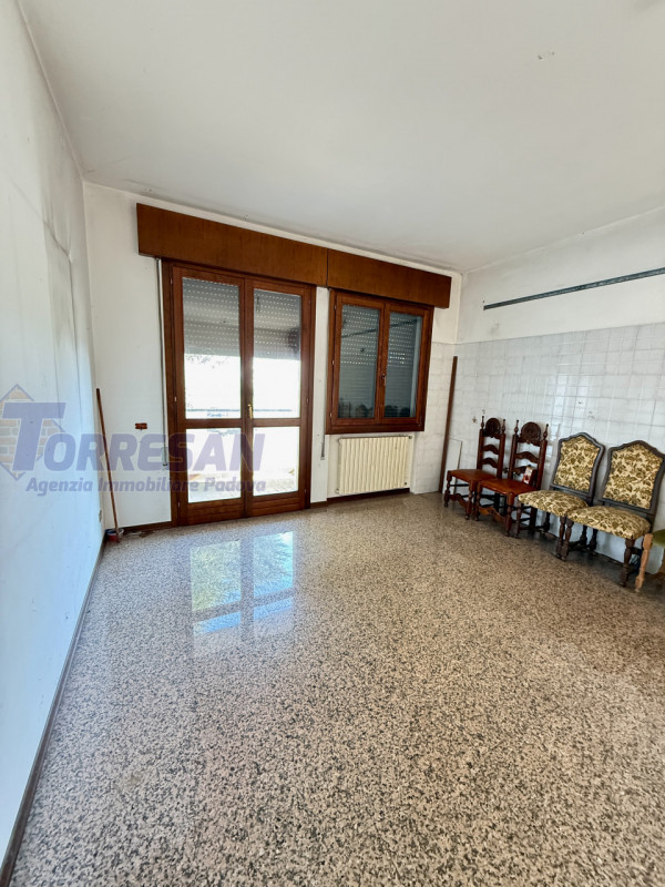 CONSELVE: struttura degli anni 70 dalle ampie dimensioni  , con possibilità di eventuale cambio d...