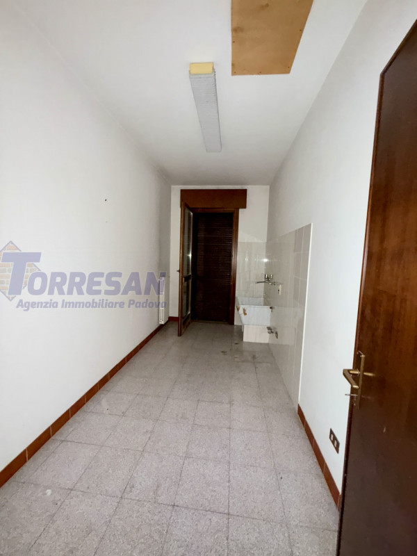 CONSELVE: struttura degli anni 70 dalle ampie dimensioni  , con possibilità di eventuale cambio d...