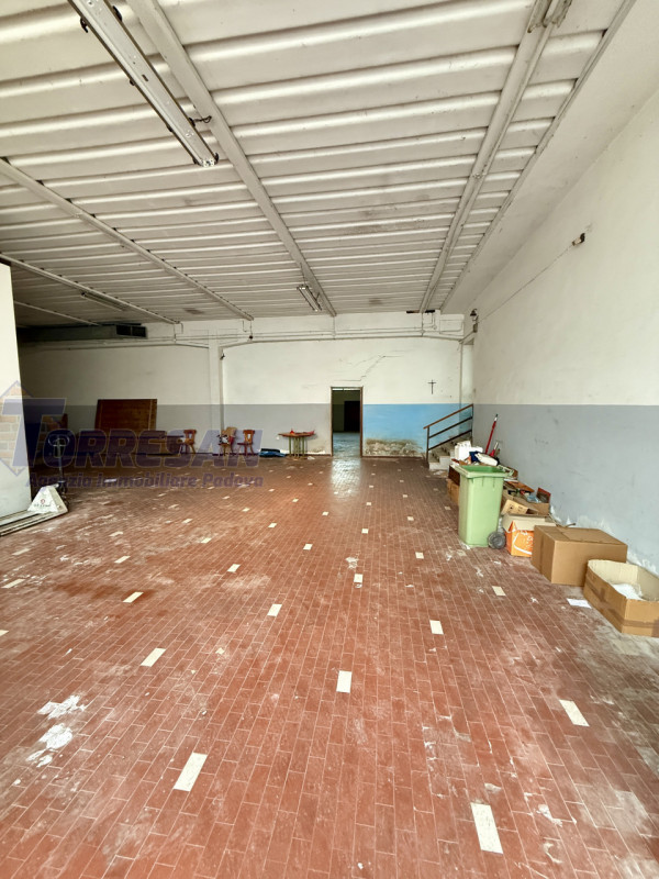 CONSELVE: struttura degli anni 70 dalle ampie dimensioni  , con possibilità di eventuale cambio d...