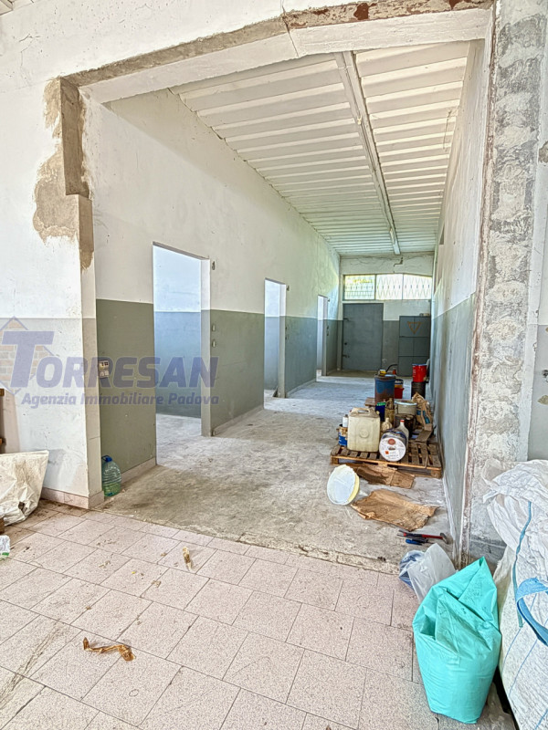 CONSELVE: struttura degli anni 70 dalle ampie dimensioni  , con possibilità di eventuale cambio d...