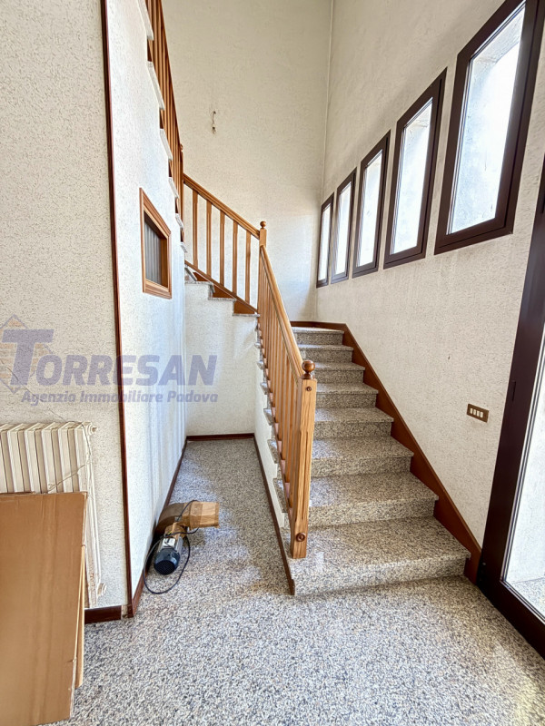 CONSELVE: struttura degli anni 70 dalle ampie dimensioni  , con possibilità di eventuale cambio d...