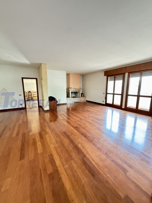 CONSELVE: struttura degli anni 70 dalle ampie dimensioni  , con possibilità di eventuale cambio d...