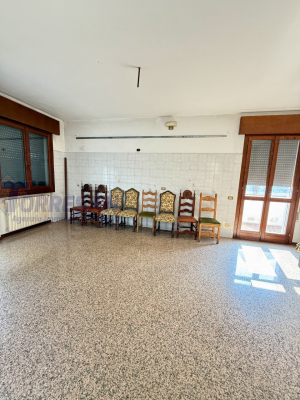 CONSELVE: struttura degli anni 70 dalle ampie dimensioni  , con possibilità di eventuale cambio d...