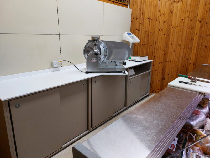 Storico negozio di Albignasego in attività dal 1980. Nato come ortofrutta, attualmente è un picco...