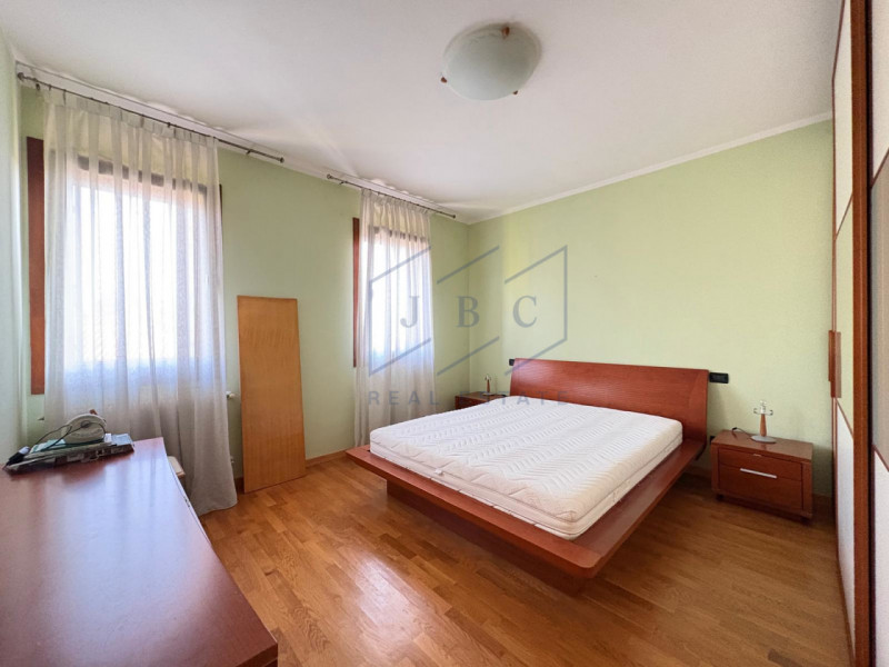 Chiarano - (TV)
Proponiamo in esclusiva un appartamento quadrilocale, situato al piano secondo se...