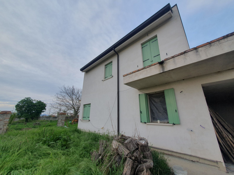 A Pozzonovo, porzione di bifamiliare al grezzo con ampio giardino privato

In una zona tranquilla...