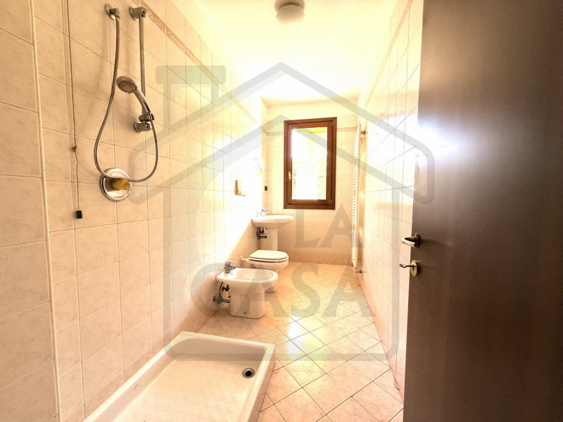 ABANO TERME - Situato in una splendida ed esclusiva posizione centrale, a pochi passi dalla vivac...