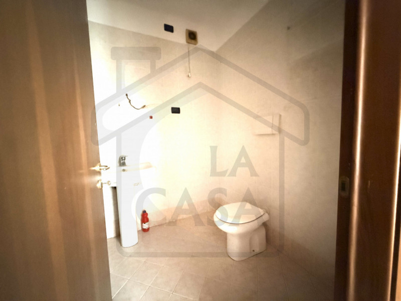 ABANO TERME - Situato in una splendida ed esclusiva posizione centrale, a pochi passi dalla vivac...