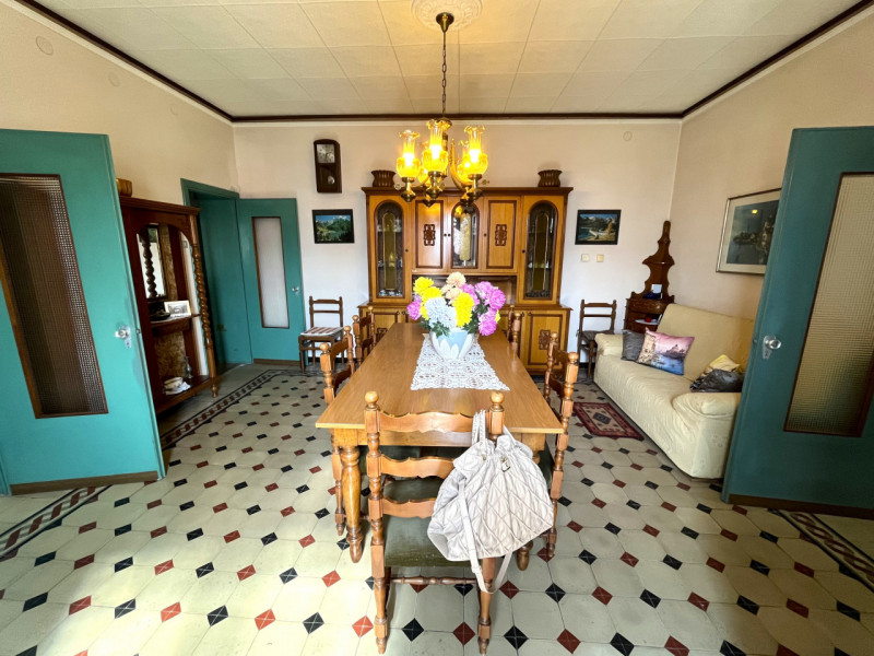 NOVENTA VICENTINA. Centro storico, affacciata su ottimo giardino antistante, signorile casa tipic...