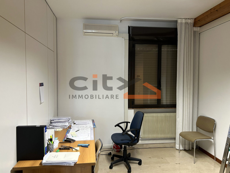 Sogni di avviare la tua nuova attività?  Abbiamo la soluzione perfetta per te!
A Romano d'Ezzelin...