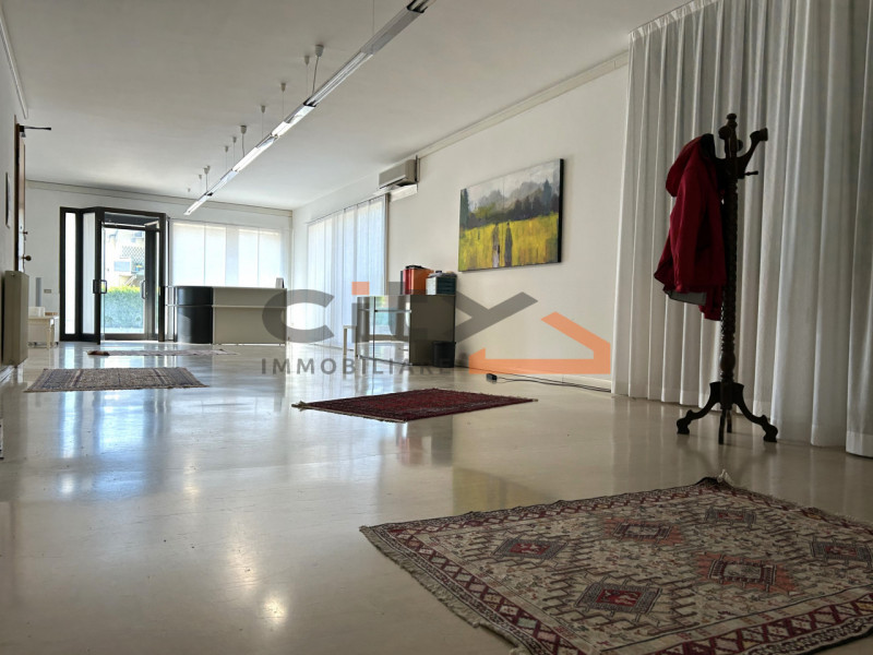 Sogni di avviare la tua nuova attività?  Abbiamo la soluzione perfetta per te!
A Romano d'Ezzelin...