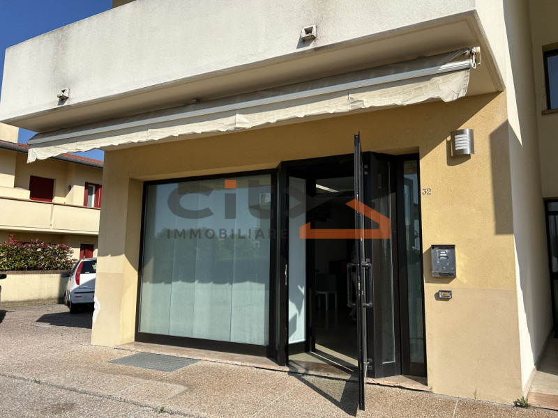 Sogni di avviare la tua nuova attività?  Abbiamo la soluzione perfetta per te!
A Romano d'Ezzelin...