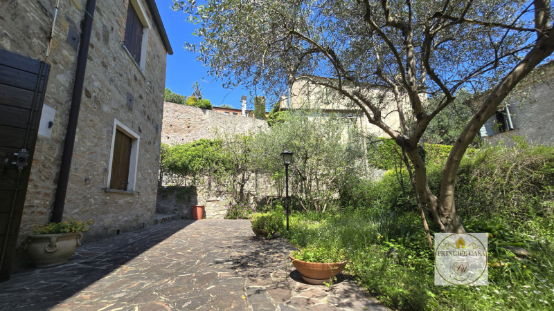 Rif. RU58 - Proponiamo in vendita porzione indipendente di rustico risalente all'epoca medievale ...