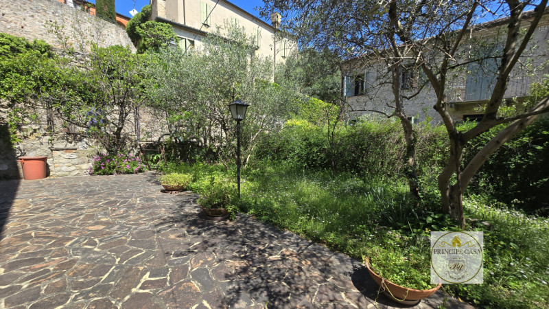 Rif. RU58 - Proponiamo in vendita porzione indipendente di rustico risalente all'epoca medievale ...