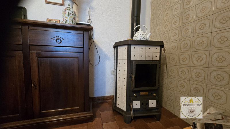 Rif. RU58 - Proponiamo in vendita porzione indipendente di rustico risalente all'epoca medievale ...