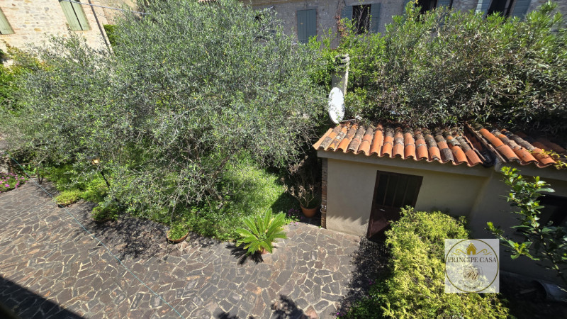 Rif. RU58 - Proponiamo in vendita porzione indipendente di rustico risalente all'epoca medievale ...