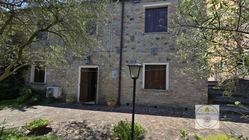 Rif. RU58 - Proponiamo in vendita porzione indipendente di rustico risalente all'epoca medievale ...