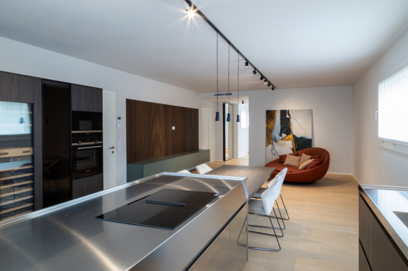 (Per INFO Roberto 3453195338) Scopri l'eleganza e il comfort di questo nuovo attico esclusivo sit...