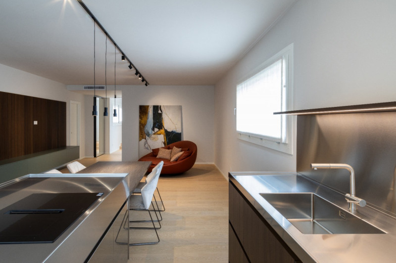 (Per INFO Roberto 3453195338) Scopri l'eleganza e il comfort di questo nuovo attico esclusivo sit...