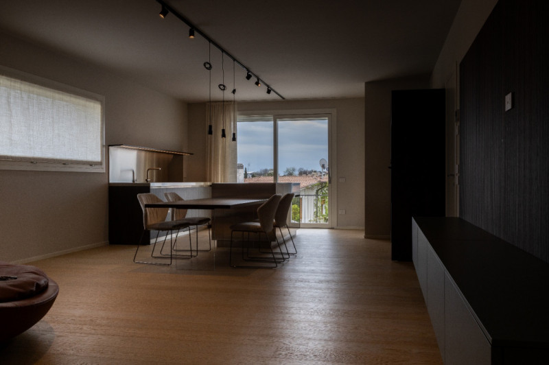 (Per INFO Roberto 3453195338) Scopri l'eleganza e il comfort di questo nuovo attico esclusivo sit...