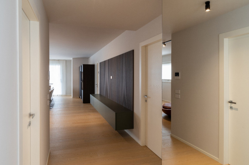 (Per INFO Roberto 3453195338) Scopri l'eleganza e il comfort di questo nuovo attico esclusivo sit...