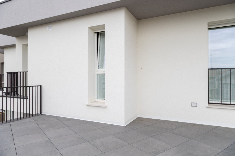 (Per INFO Roberto 3453195338) Scopri l'eleganza e il comfort di questo nuovo attico esclusivo sit...